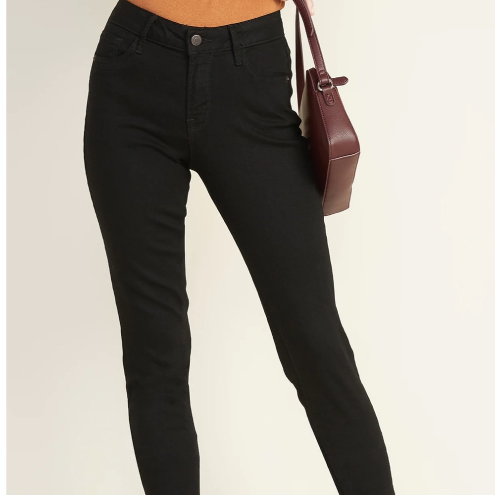 Old navy black mid rise Jean short